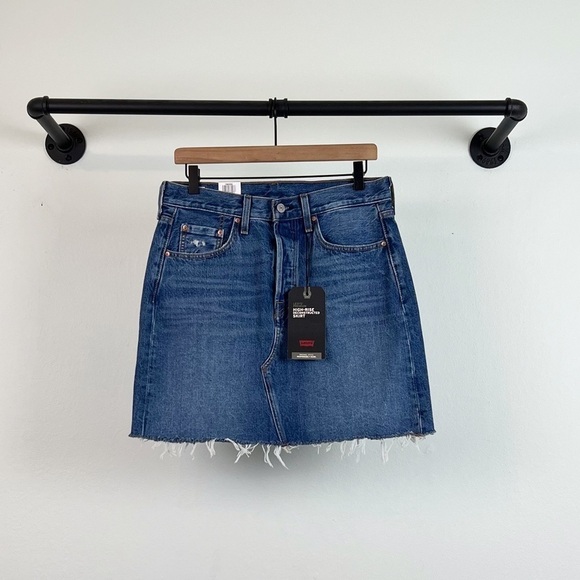 NWT Levi’s High Rise Deconstructed Denim Mini Skirt Stuck in the Middle Wash - Picture 4 of 9